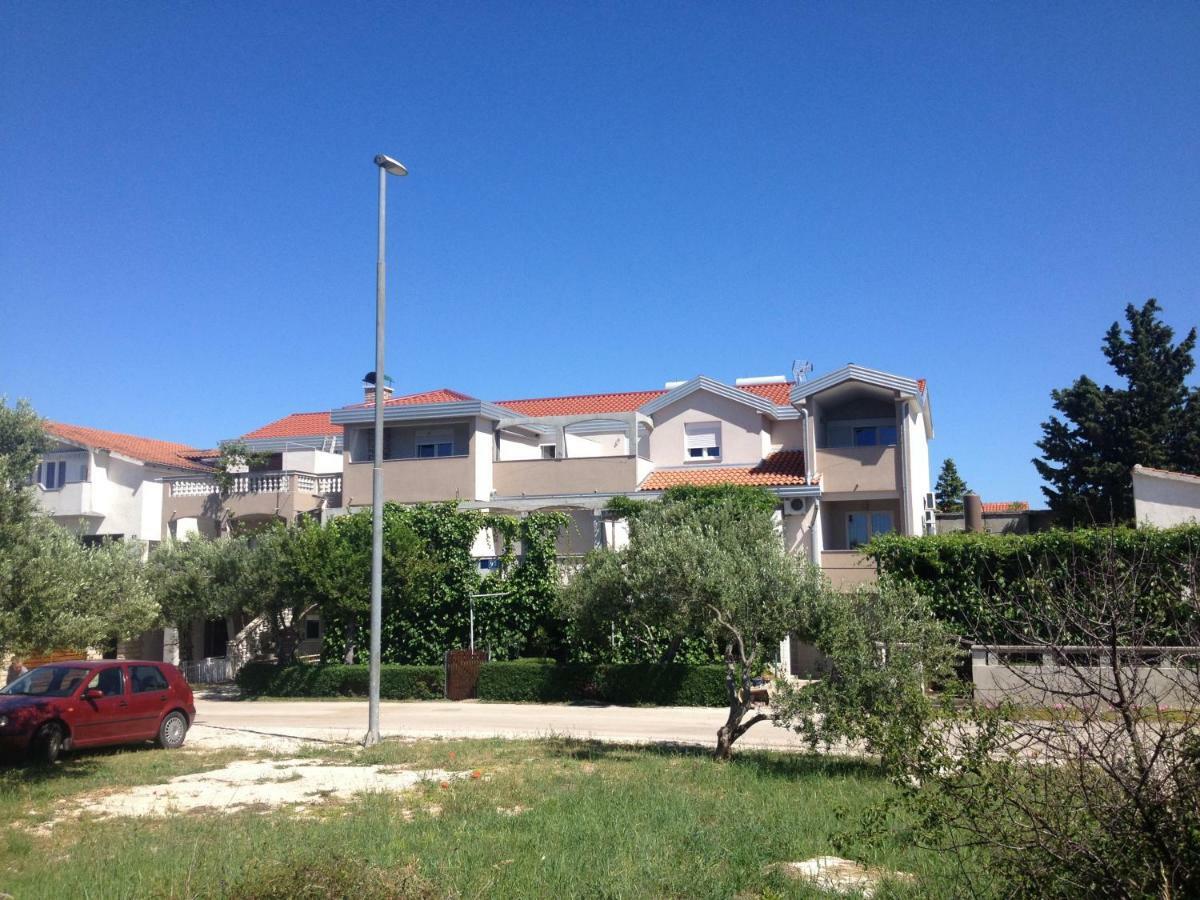 Apartments Dubravka Pirovac Exterior foto