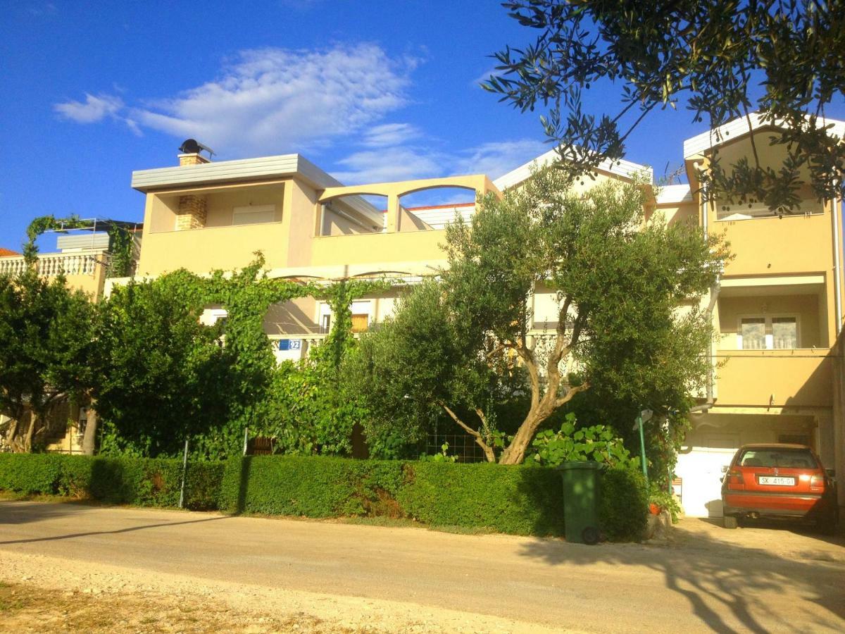 Apartments Dubravka Pirovac Exterior foto